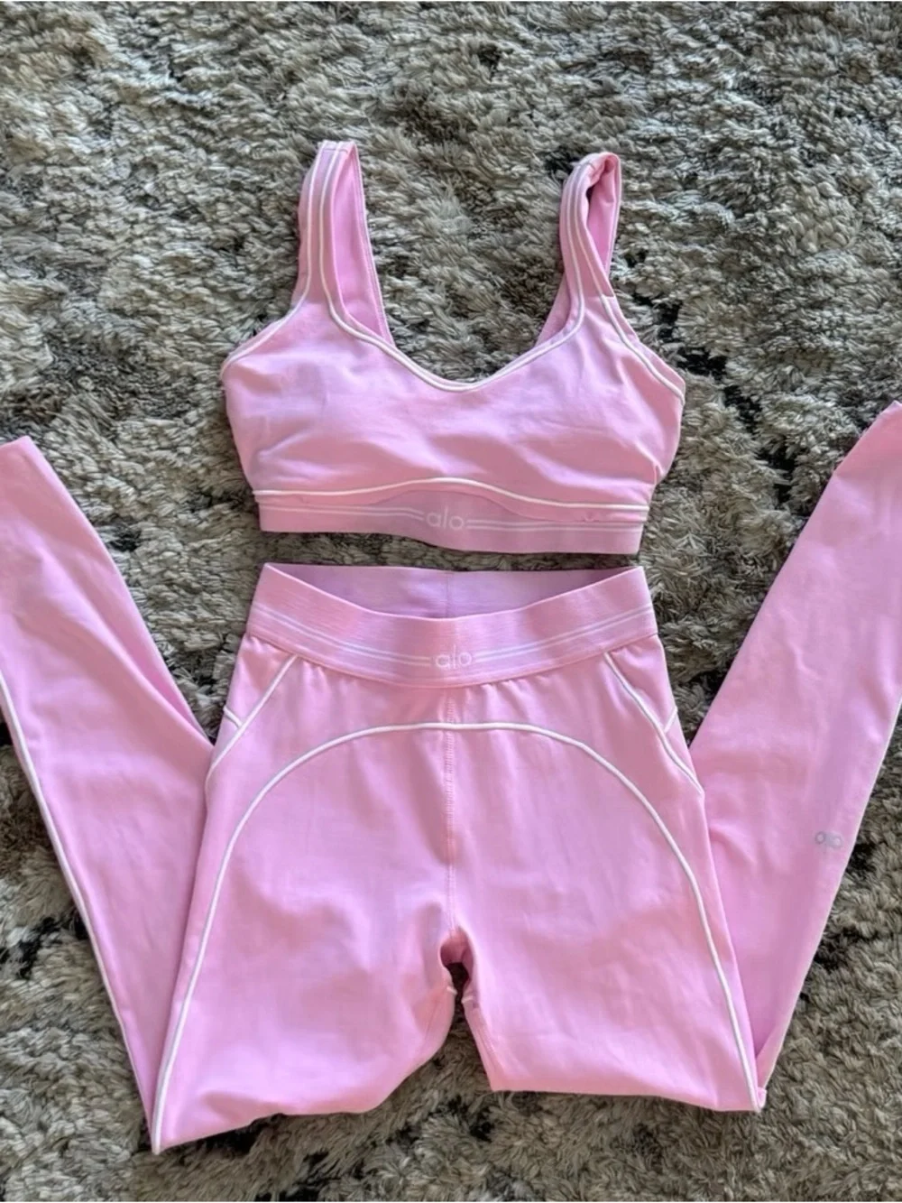 ALO Yoga Airbrush Heart throb Sports Bra and Leggings Set - Picture 1 of 6